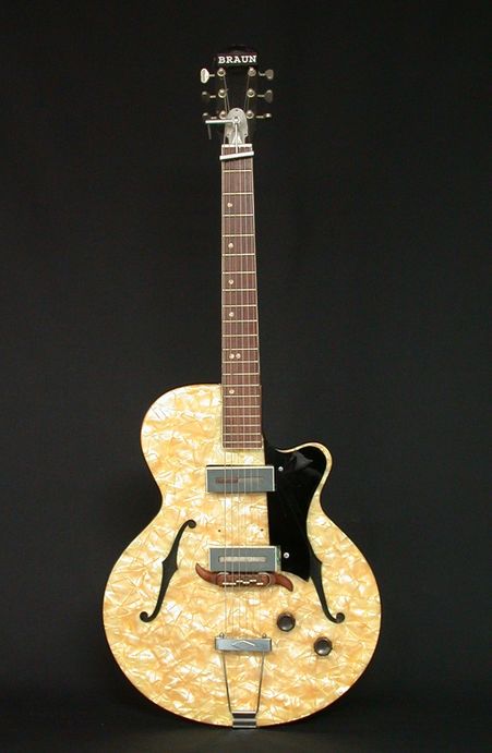I 2004 ble Tors gitar stilt ut på Ringve Museum i forbindelse med 50-årsmarkeringen av Fender Stratocaster.

Foto: Corinna Weinheimer/Ringve Museum